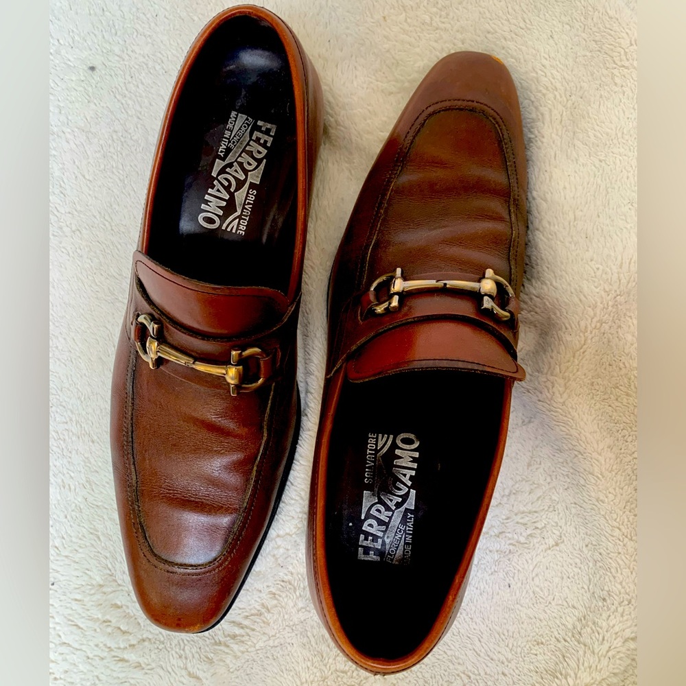 Ferragamo size 8 leather shoes